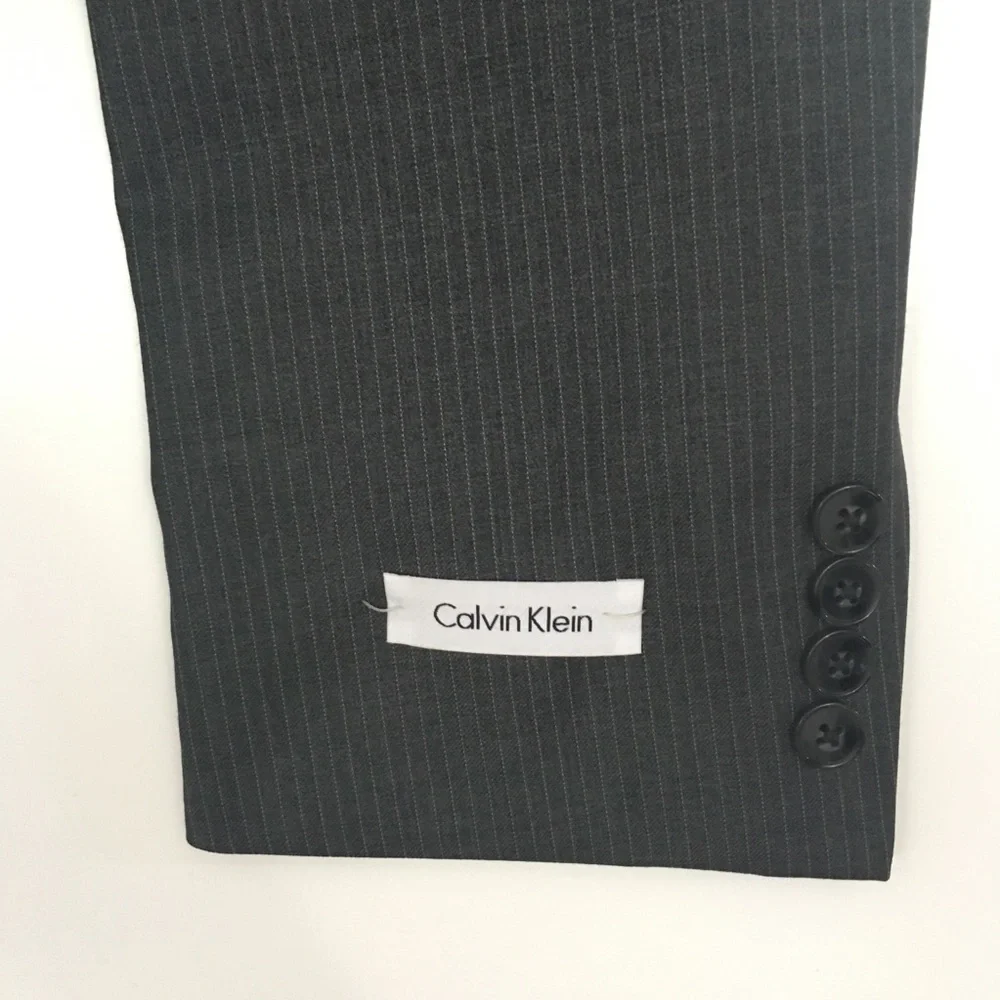 Calvin Klein 38s mens suit gray stripes 100% wool 2 piece new 2 button ea0143